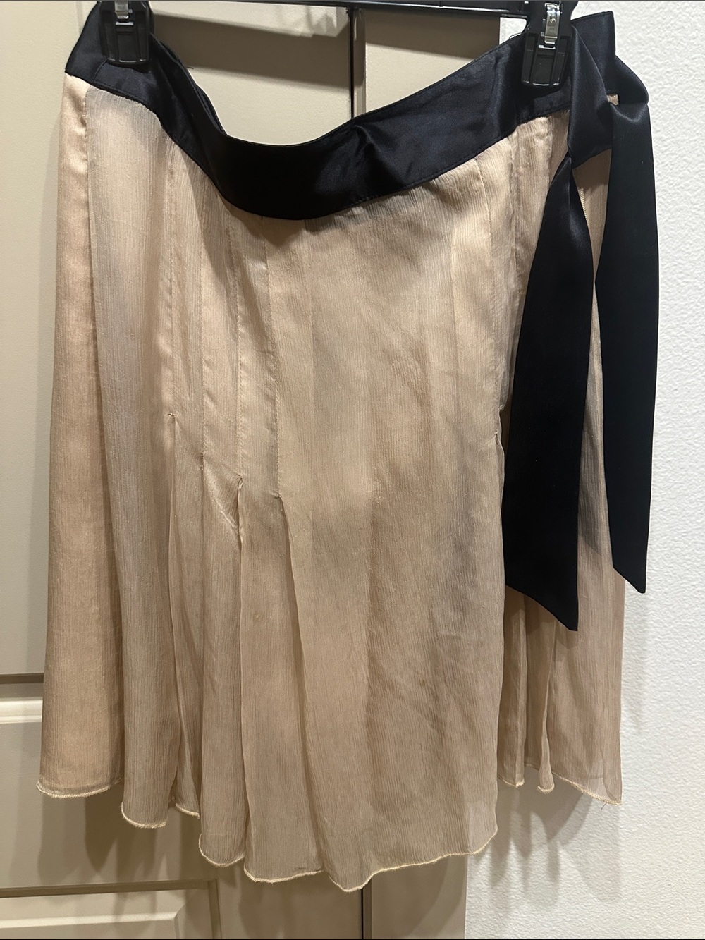 Women's pale peach (light tan/ beige)Pleated Skirt with Black Waist Tie all silk